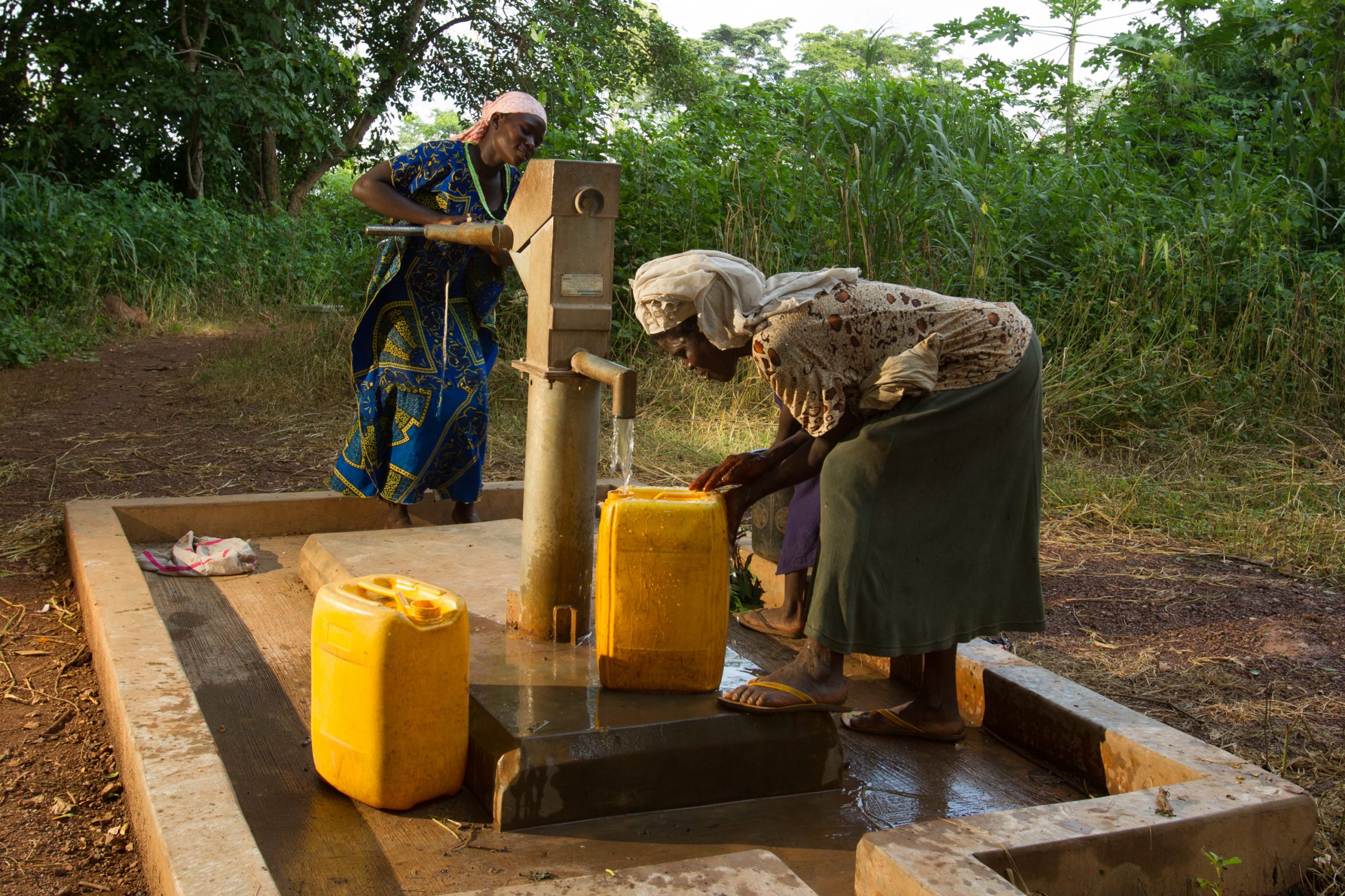 Women operate a repaired well in the village of Do Meabra, Ghana, 5 May 2013. The well was drilled with support from Matching Grant 69051. Training for residents to repair wells was provided with support from Global Grant 25922. Find the story in 